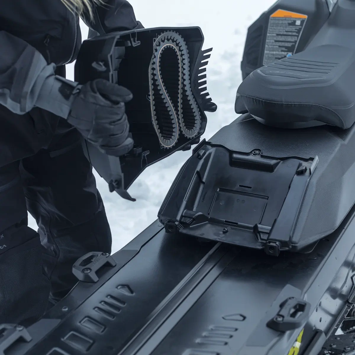 Бокс LinQ Deep Snow, 860202668 — открытый бокс и размещение ремня вариатора